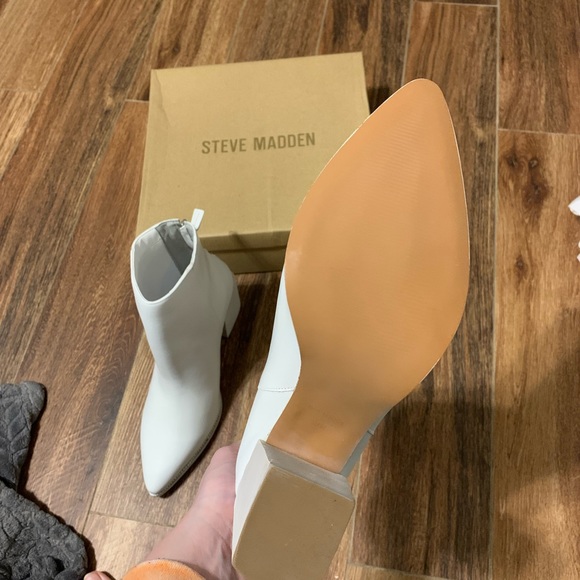 BRAND NEW! Steve Madden booties - Picture 5 of 6